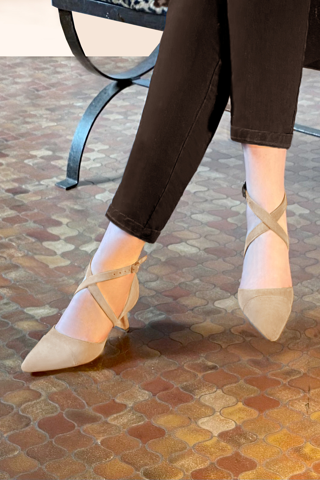 Tan beige women's open side shoes, with crossed straps. Tapered toe. Medium spool heels. Worn view - Florence KOOIJMAN